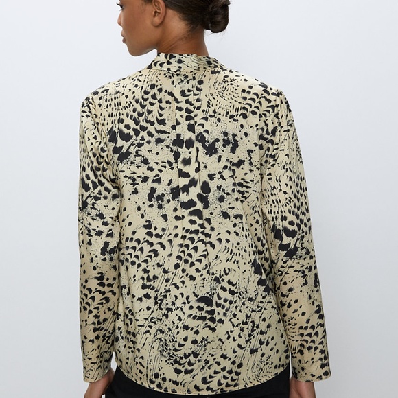 Aritzia Babaton Power Blouse size S - Picture 10 of 10